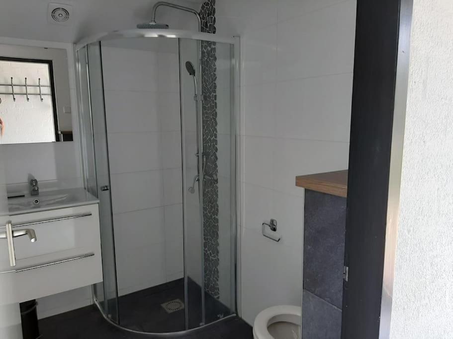 Vrijstaande Recreatiebungalow Met Slaapvide Posterholt ภายนอก รูปภาพ